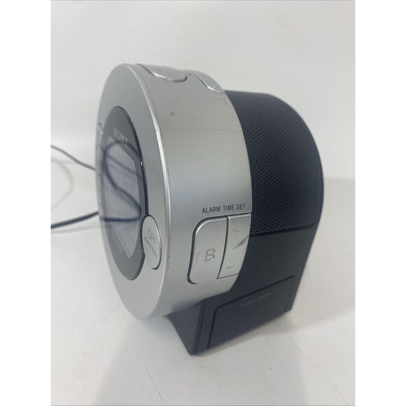 Sony ICF-C7IP Dream Machine Alarm Clock AM/FM Radio iPod & iPhone Dock - Picture 3 of 9